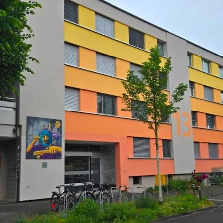 Quiet 1 Bedroom Apartment